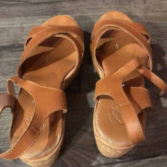 Clanto Italian Sandals - Picture 9 of 15